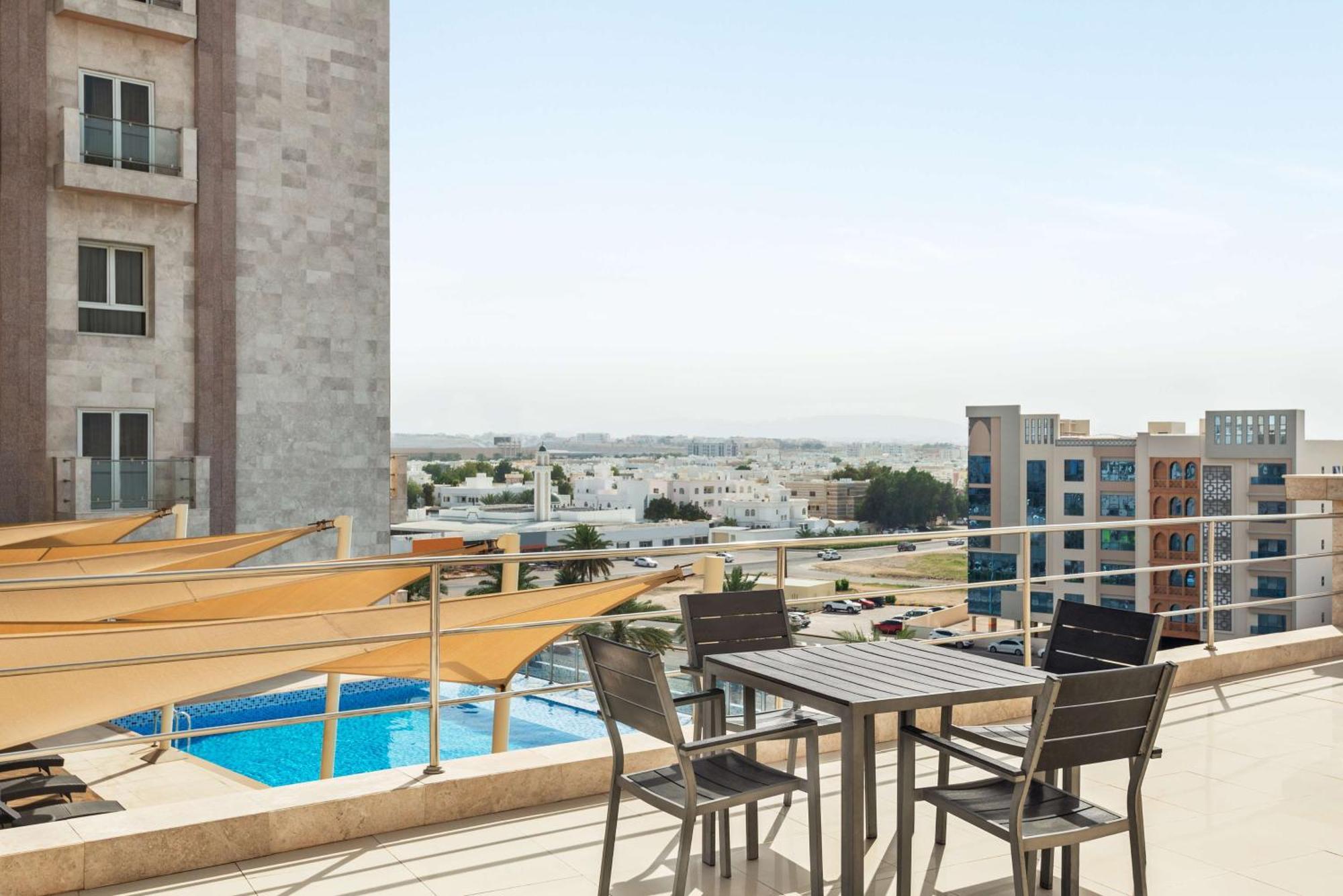 Levatio Suites Mascate Esterno foto Rooftop pool at the Ritz-Carlton, Bahrain