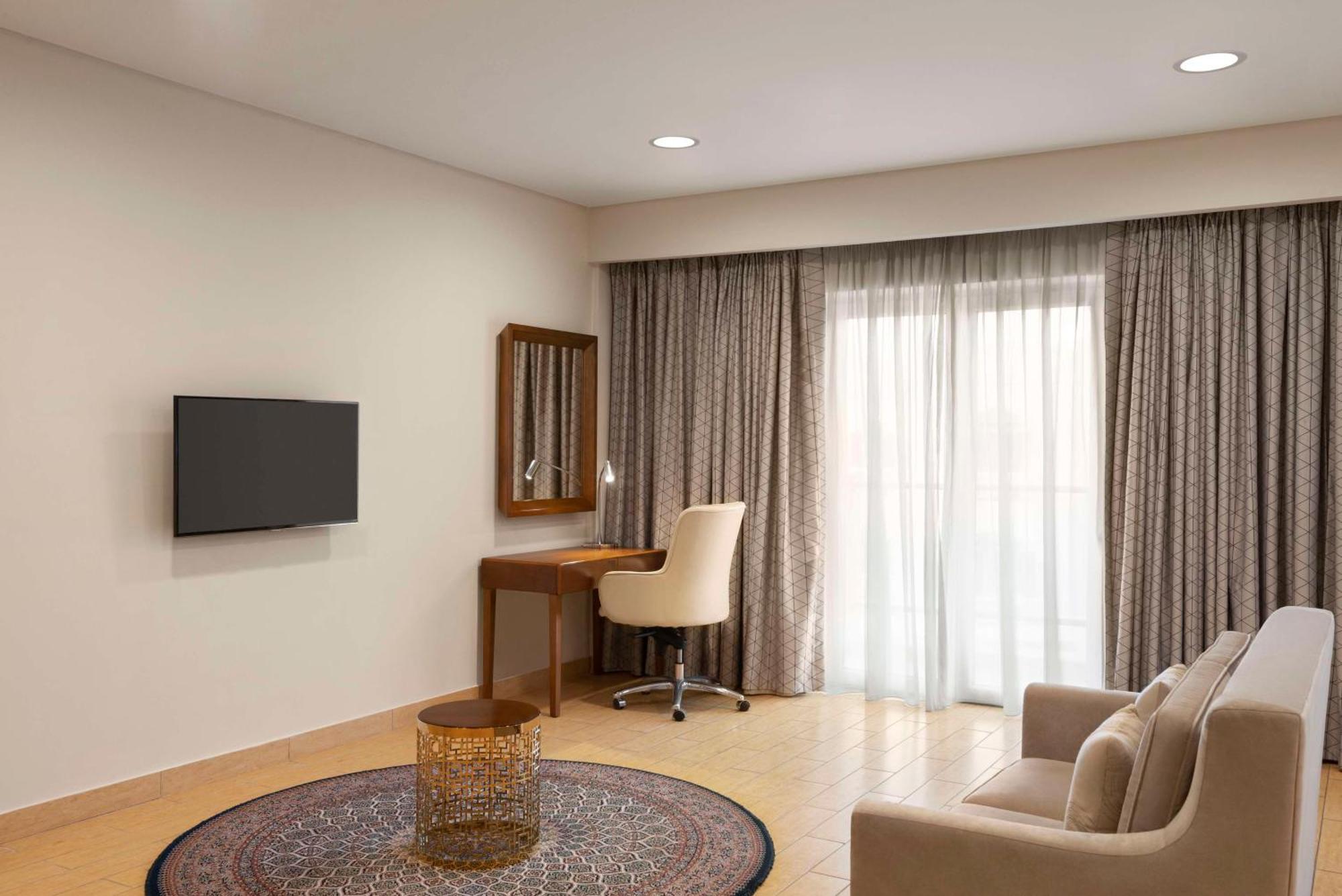 Levatio Suites Mascate Esterno foto A room at the hotel