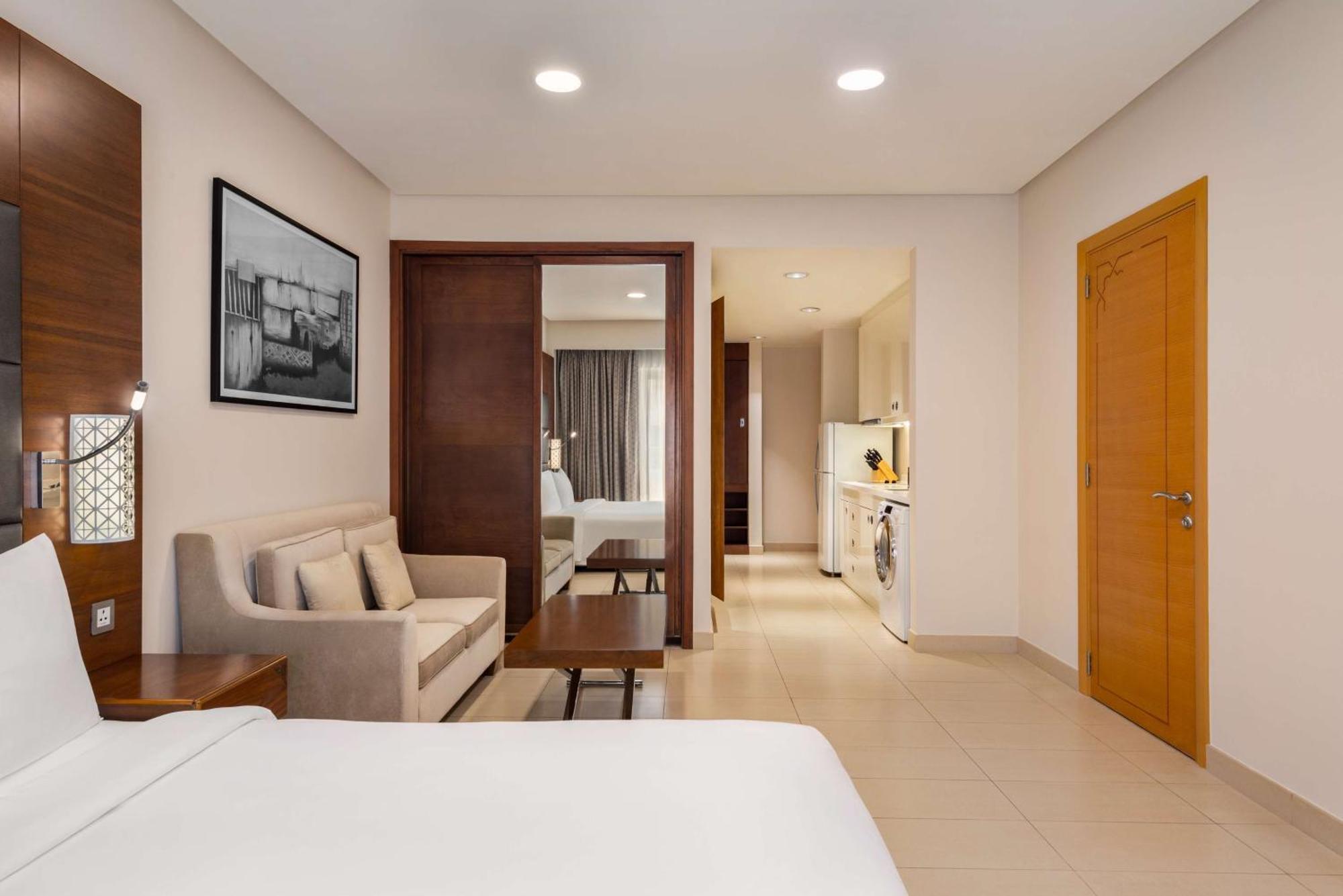 Levatio Suites Mascate Esterno foto A typical studio apartment