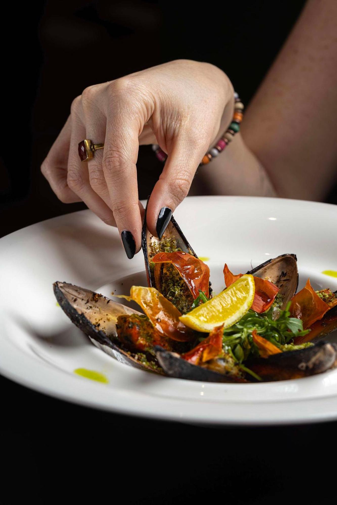 Levatio Suites Mascate Esterno foto Mussels prepared in the Italian style