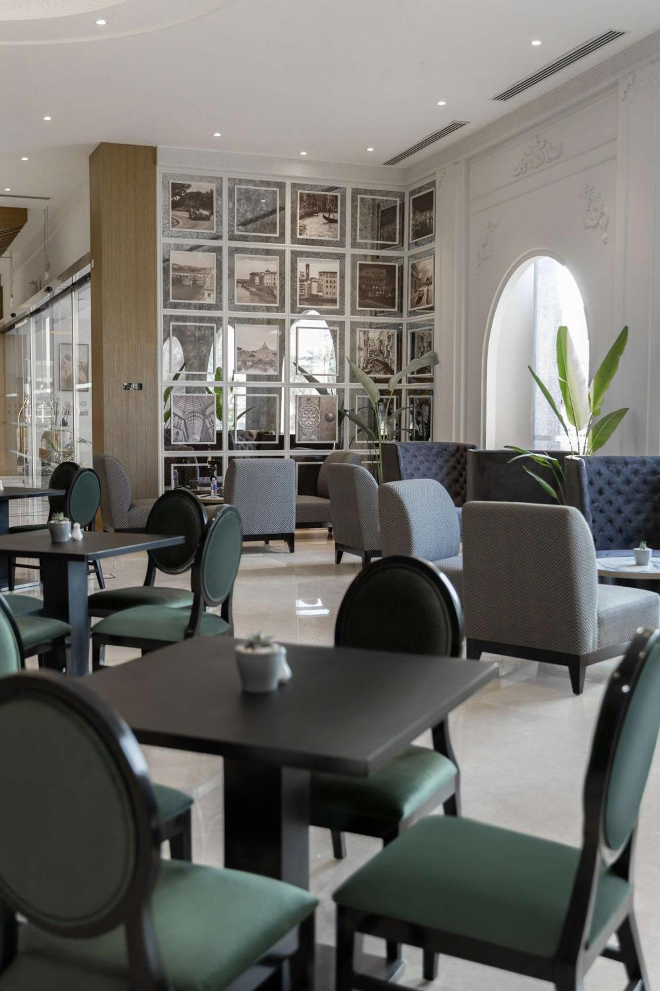 Levatio Suites Mascate Esterno foto The interior of the hotel