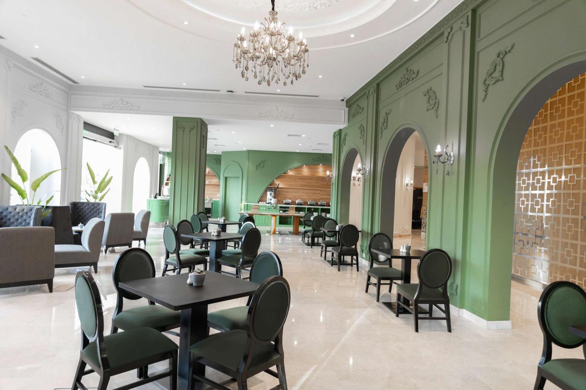 Levatio Suites Mascate Esterno foto The lobby of the hotel